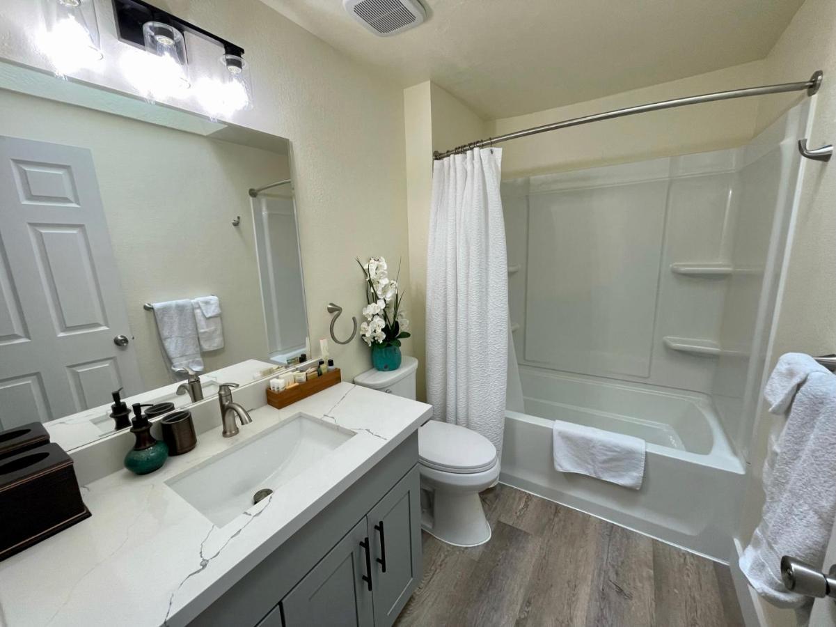 Tacoma 2 Bedrooms 1 Baths Sleep 5 With Compact Kitchen エクステリア 写真